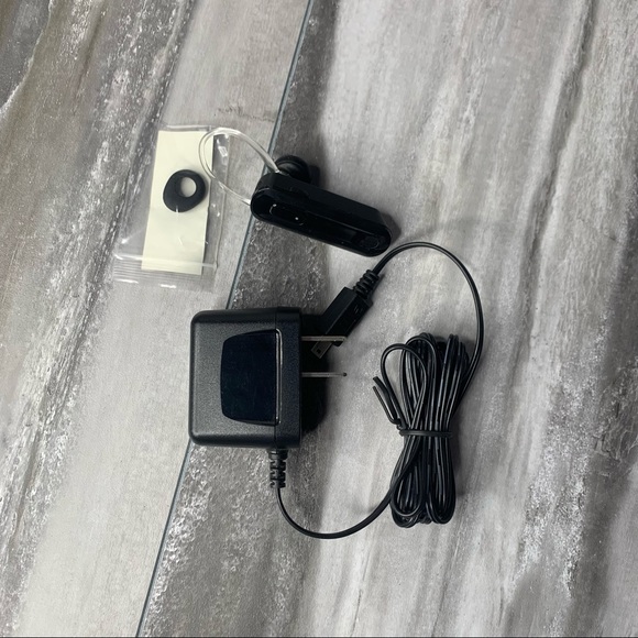 Motorola H270 Universal Bluetooth Headset, Ergonomic Black Clear Ear-Hook - Picture 7 of 10